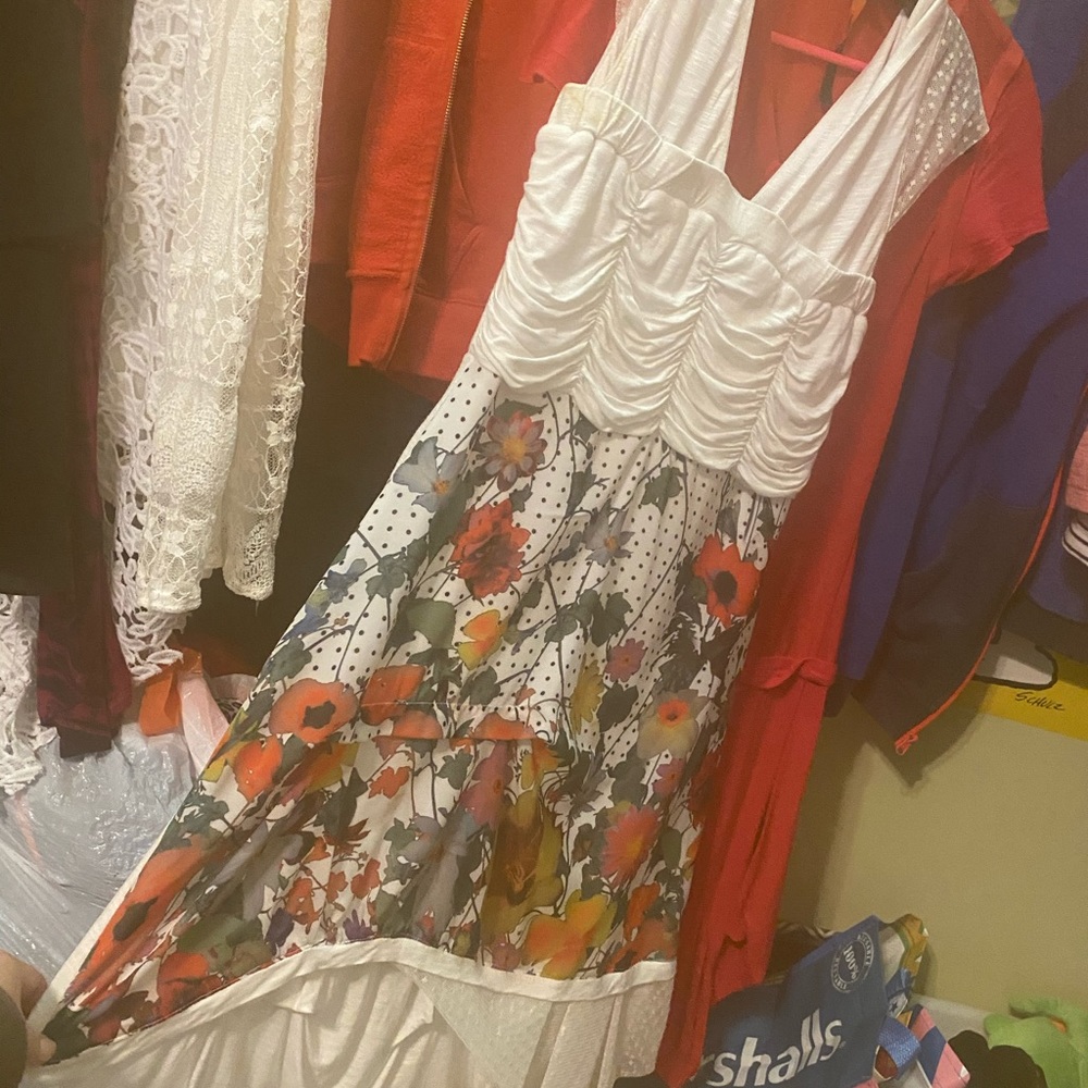 2 absolutely stunning European dresses - Picture 3 of 4
